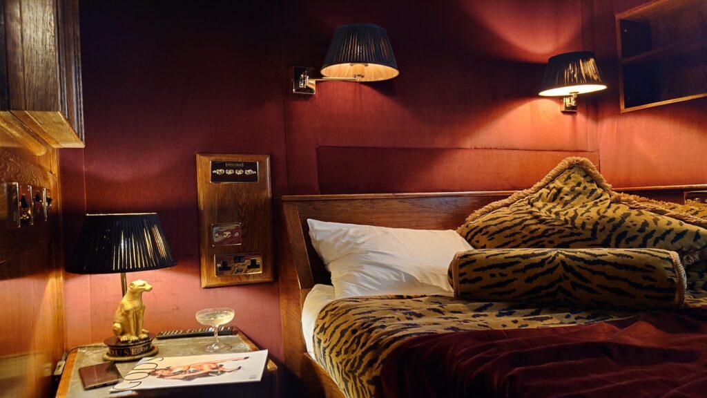 House of Gods Hotel Edinburgh Room